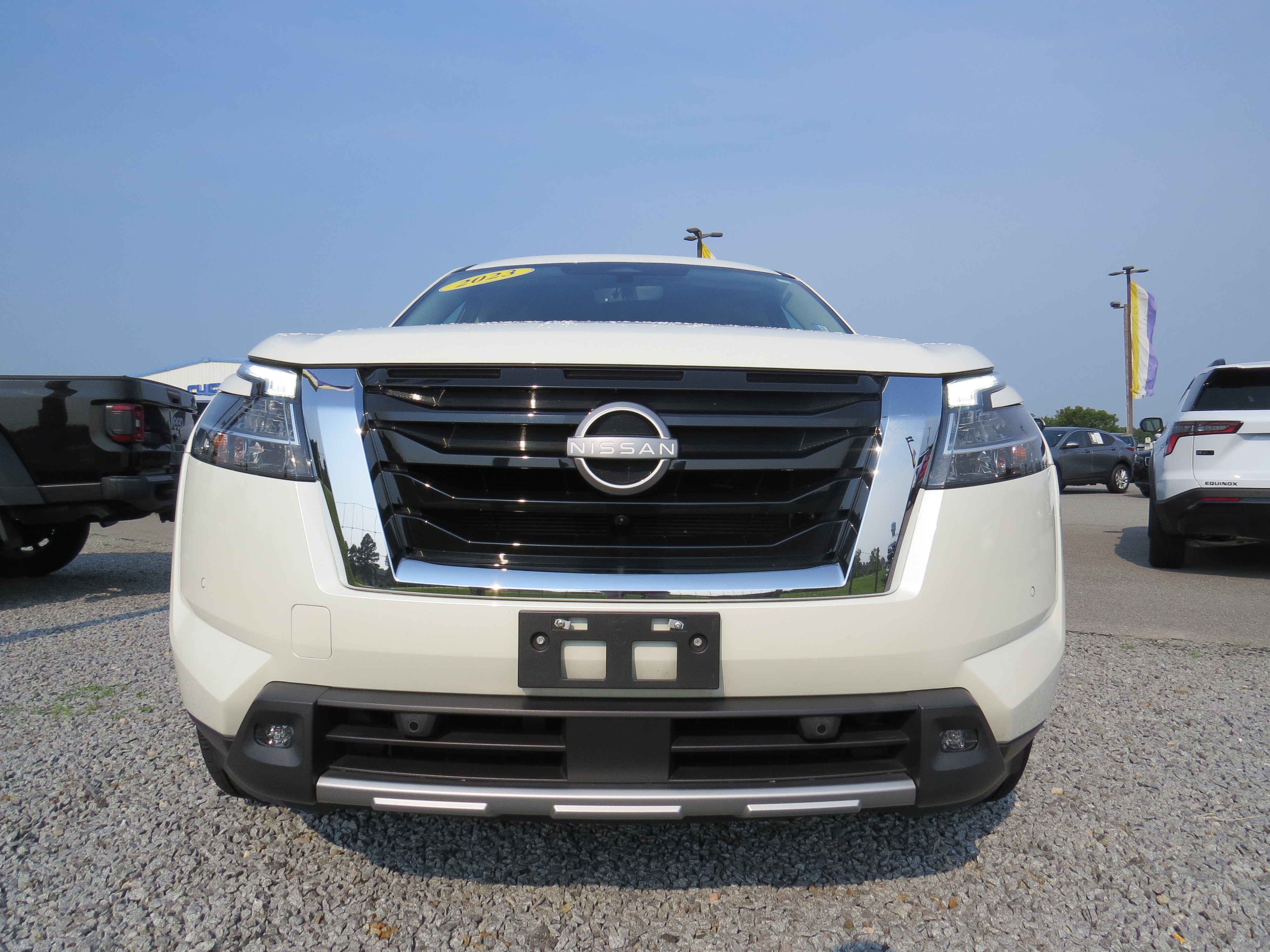 Used 2023 Nissan Pathfinder SL AWD/4WD image 4