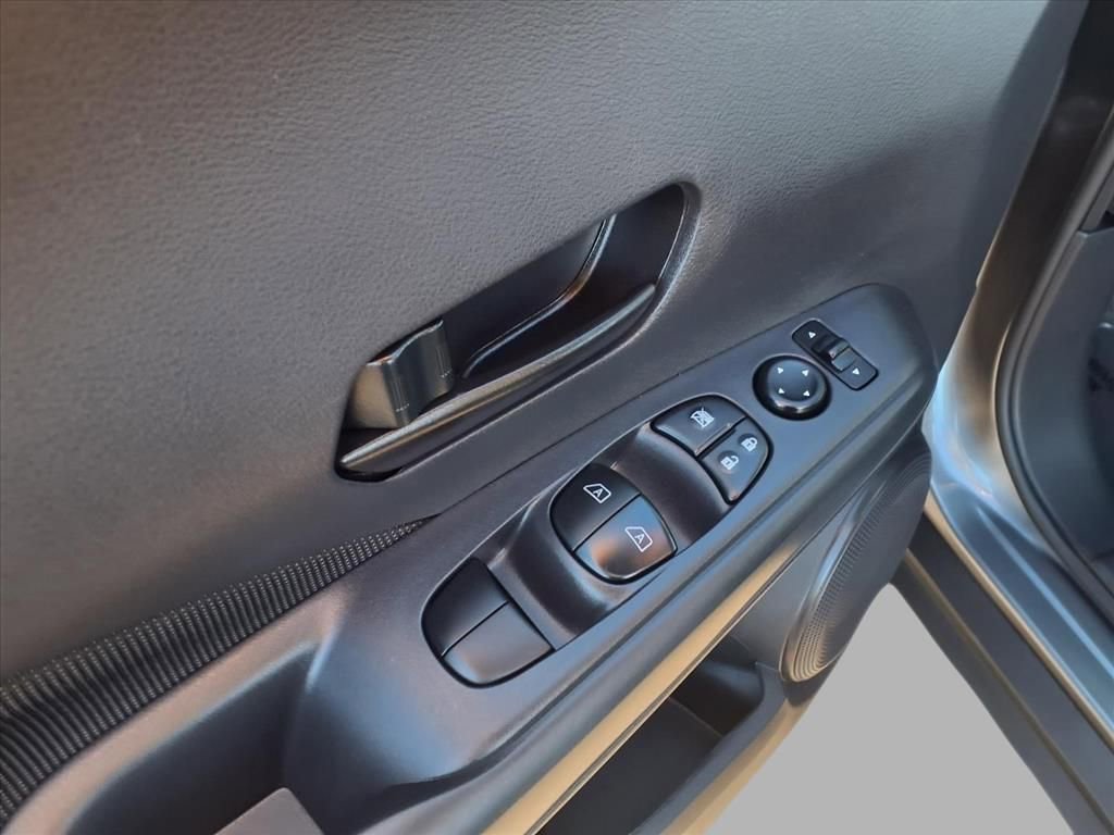 Used 2025 Nissan Kicks Play S image 19