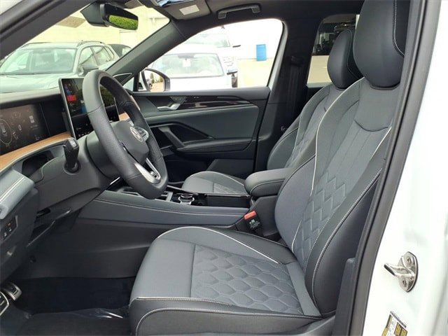 Certified 2025 Volkswagen Tiguan SEL R-Line image 15