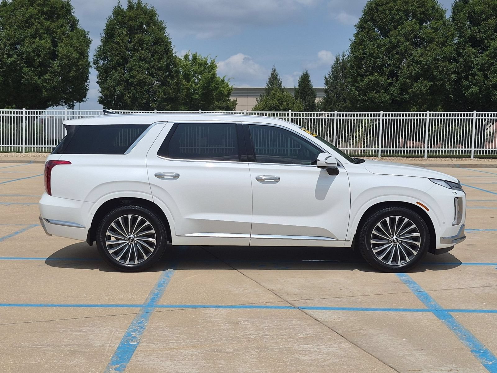 Used 2023 Hyundai Palisade Calligraphy w/ Cargo Package AWD/4WD image 5