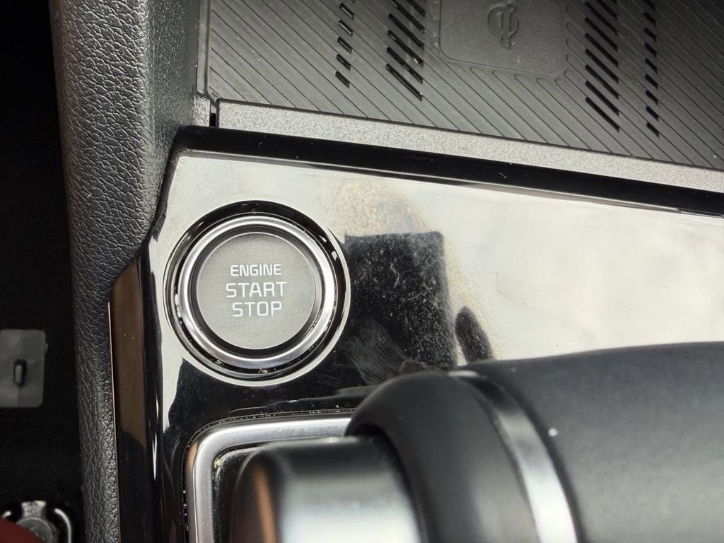 Used 2025 Kia Sportage SX FWD image 29