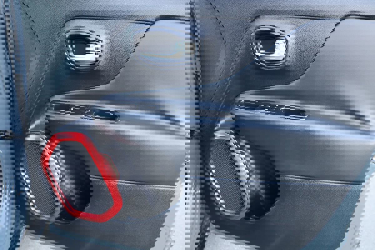 Used 2015 Jeep Renegade Trailhawk w/ Popular Equipment Group image 14