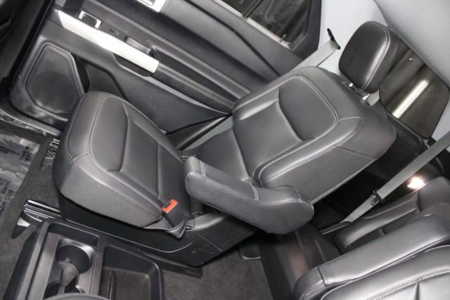 Used 2021 Ford Explorer XLT w/ Equipment Group 202A AWD/4WD image 23