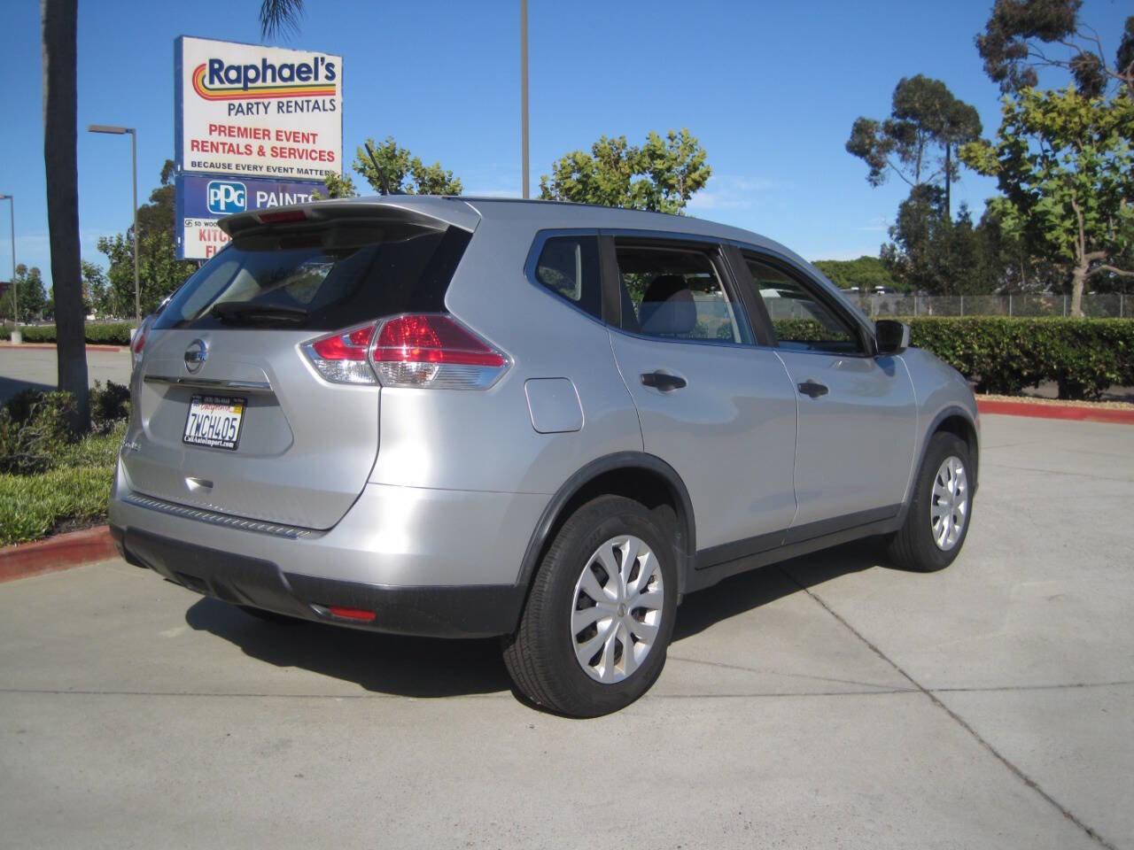 Used 2016 Nissan Rogue S image 3