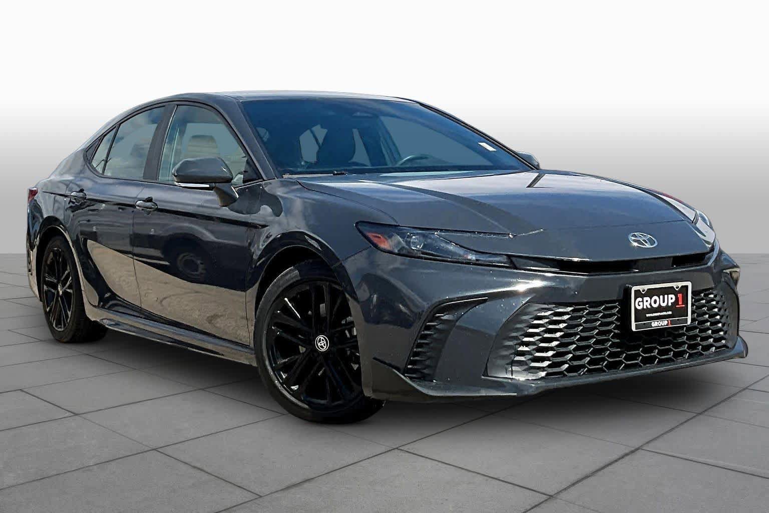 Used 2025 Toyota Camry SE FWD image 3