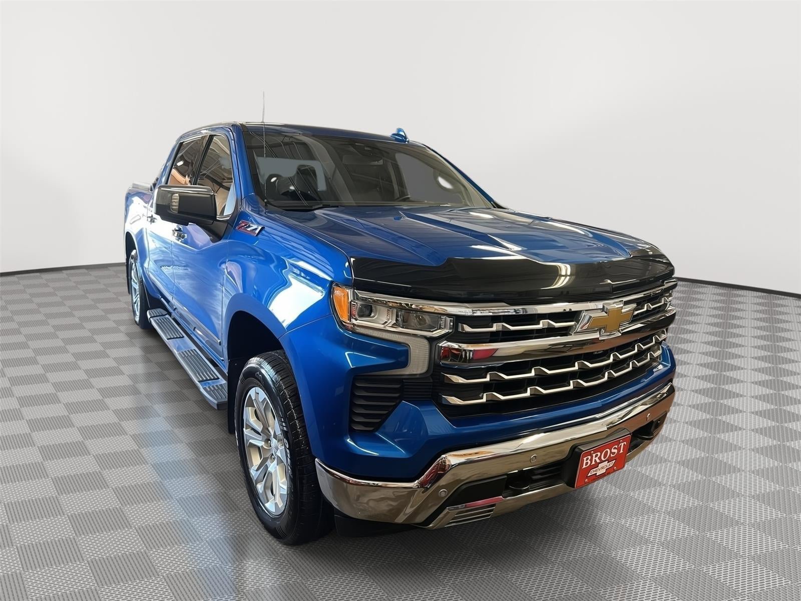 Used 2023 Chevrolet Silverado 1500 LTZ w/ Z71 Off-Road Package AWD/4WD image 3