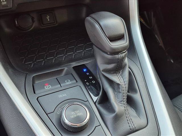 Certified 2022 Toyota RAV4 LE AWD/4WD image 11