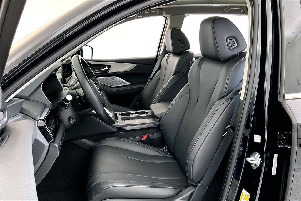 Certified 2025 Acura MDX FWD image 31
