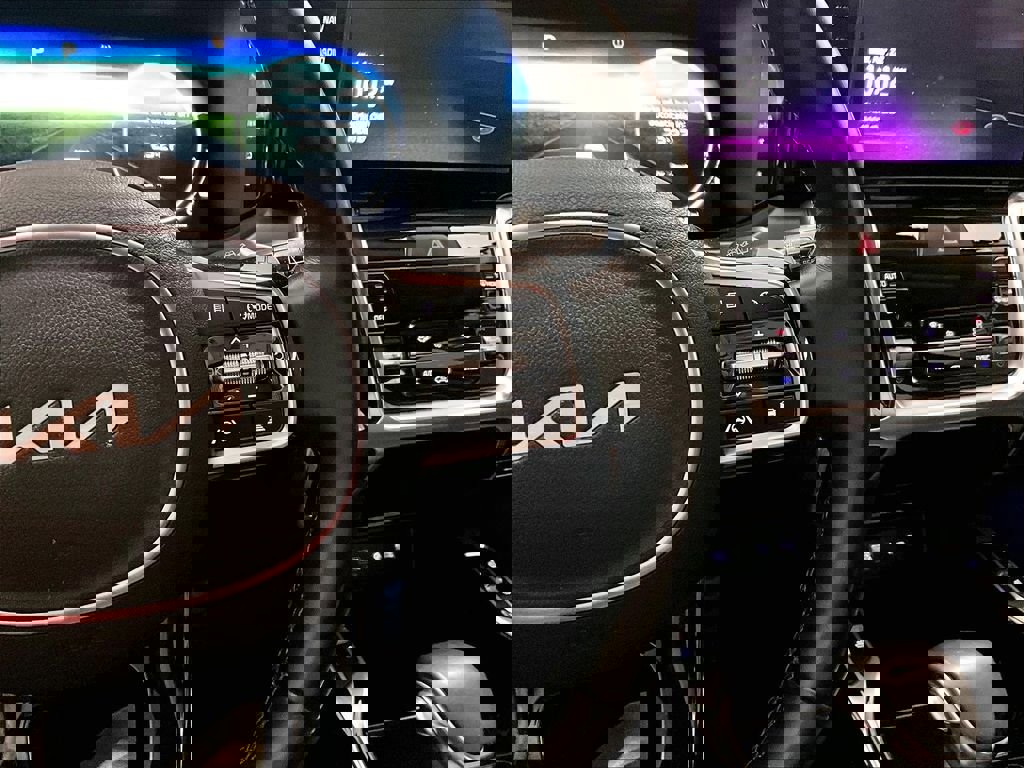 Used 2023 Kia Sorento SX AWD/4WD image 20