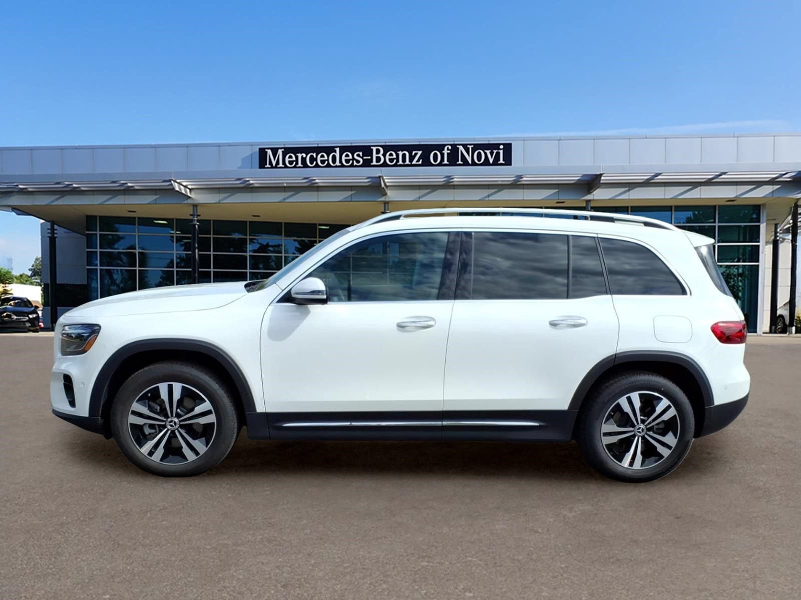 Certified 2025 Mercedes-Benz GLB 250 4MATIC image 2