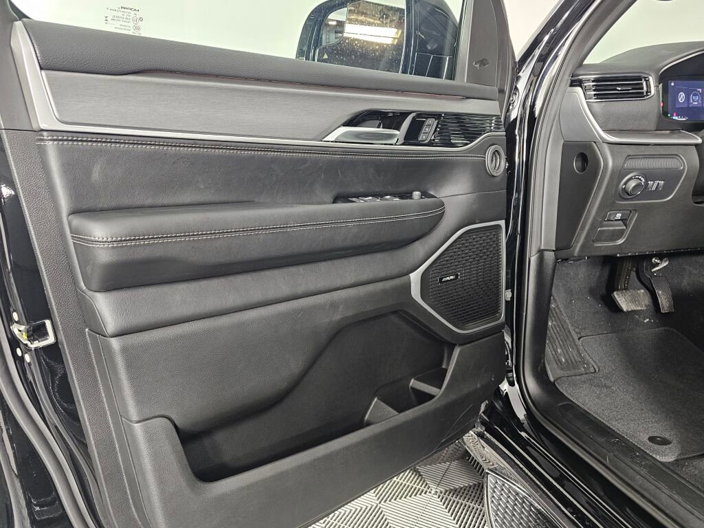 New 2026 Jeep Grand Wagoneer L Limited w/ Rear Seat Video Group I image 19