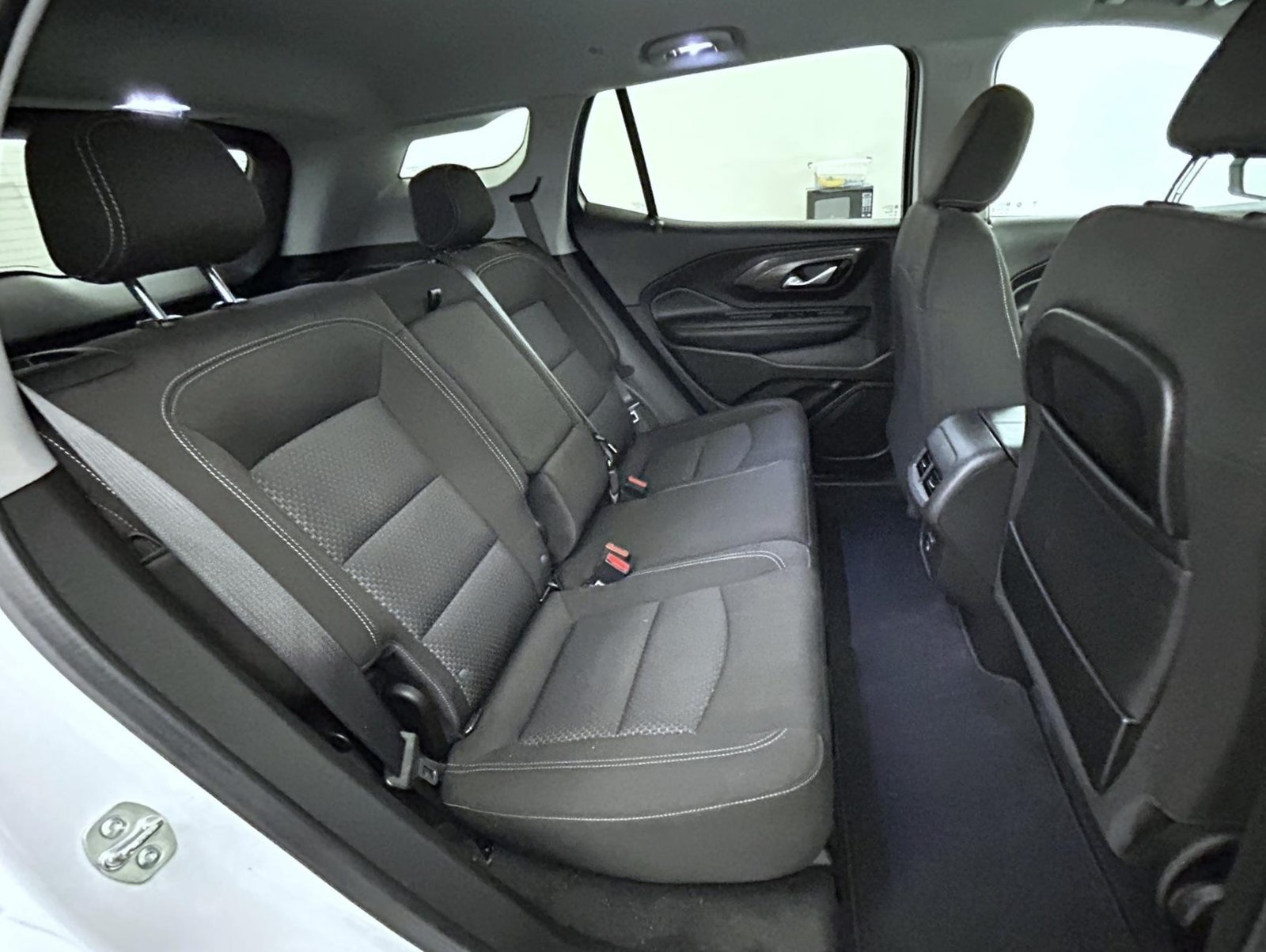 Used 2024 GMC Terrain SLE w/ Driver Convenience Package AWD/4WD image 18