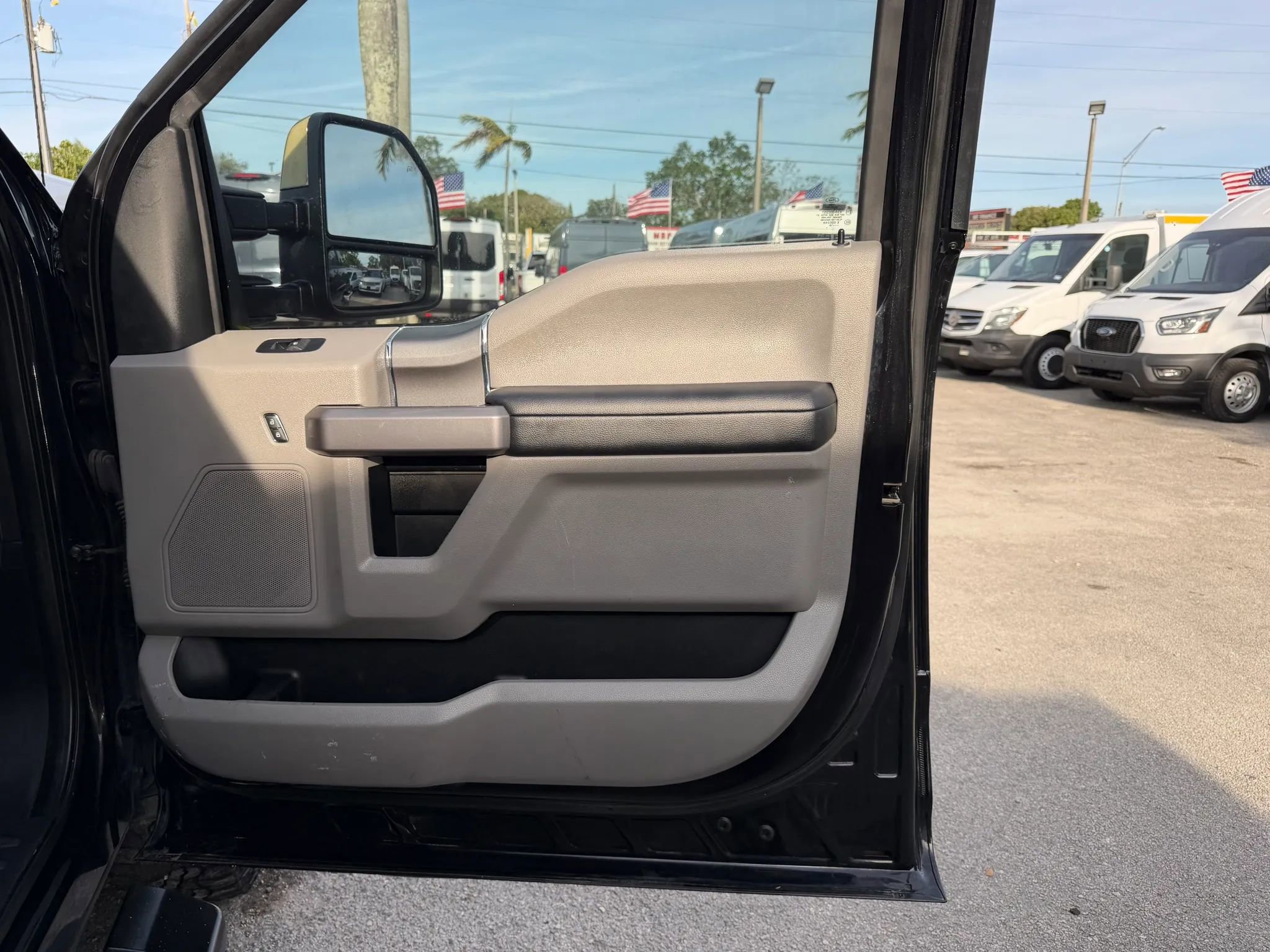 Used 2019 Ford F350 XLT w/ XLT Premium Package AWD/4WD image 18