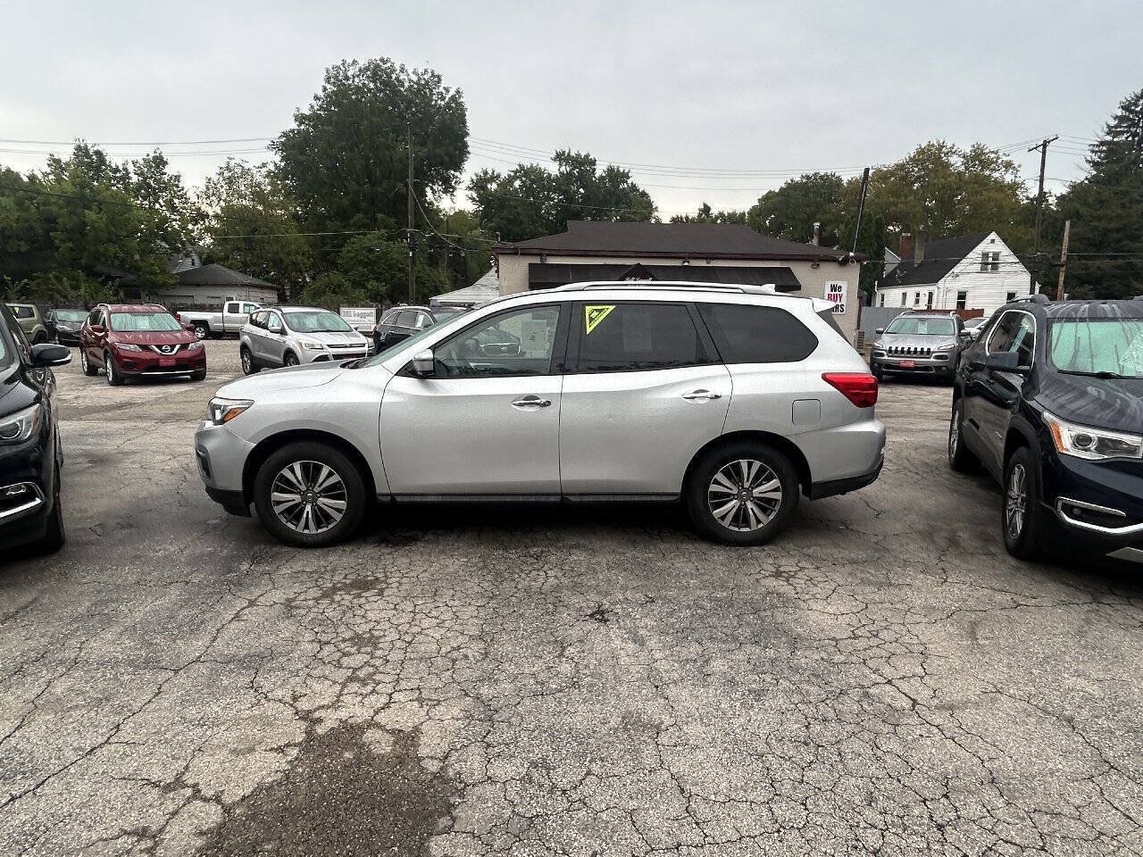 Used 2019 Nissan Pathfinder SL AWD/4WD image 4