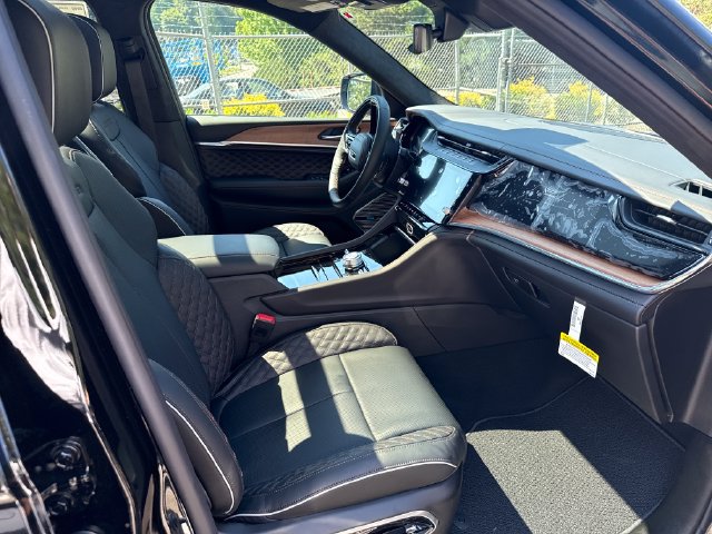 New 2026 Jeep Grand Cherokee Summit w/ Obsidian Package AWD/4WD image 9
