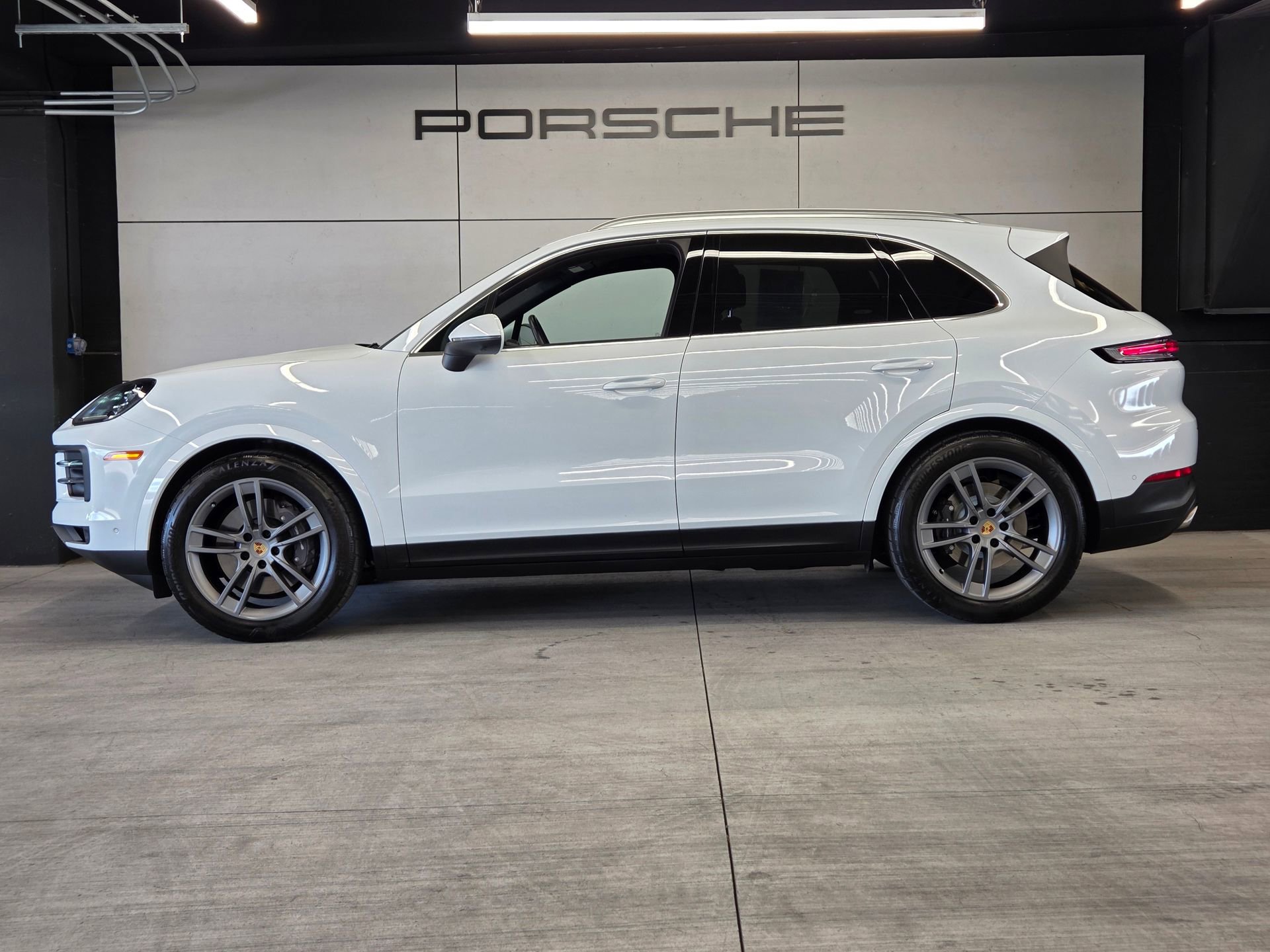 Certified 2024 Porsche Cayenne AWD/4WD image 2