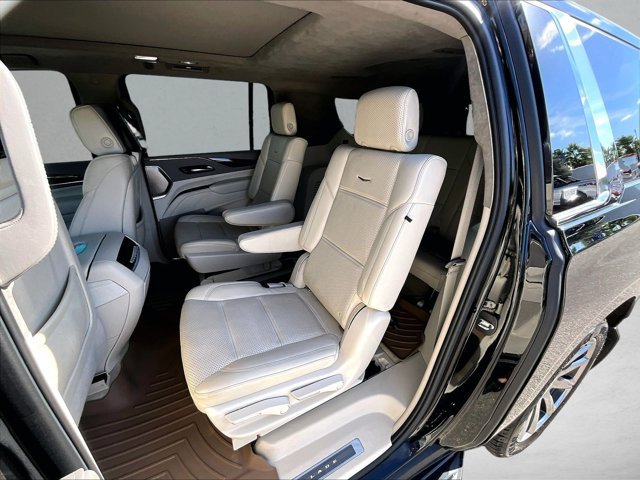 Used 2022 Cadillac Escalade ESV Premium Luxury Platinum w/ Heavy-Duty Trailer Package AWD/4WD image 25