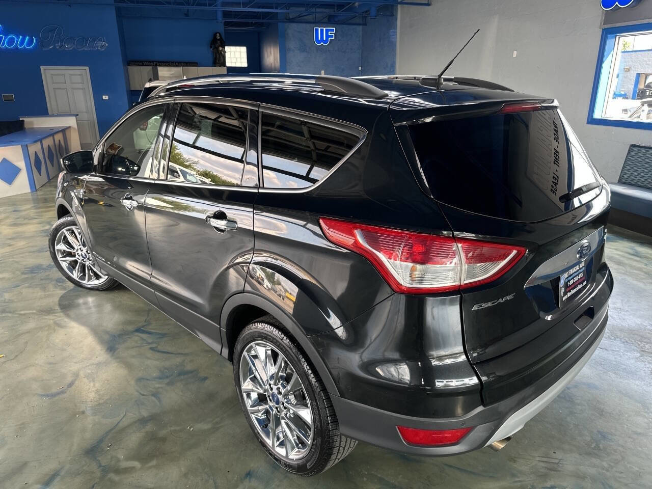 Used 2015 Ford Escape SE w/ SE Chrome Package image 3