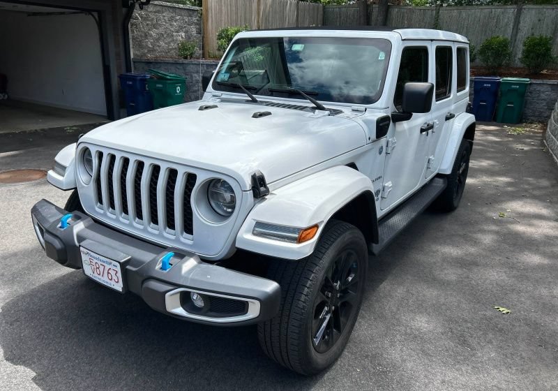 Used 2022 Jeep Wrangler Unlimited Sahara w/ Cold Weather Group AWD/4WD image 2