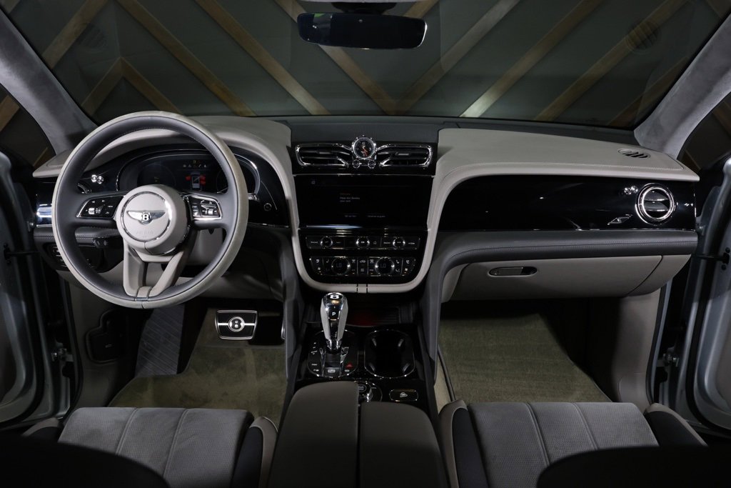 Used 2022 Bentley Bentayga image 5