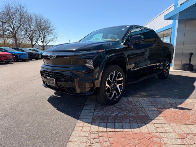 Used 2025 Chevrolet Silverado EV RST AWD/4WD image 3