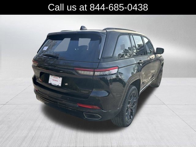 New 2025 Jeep Grand Cherokee Summit image 5