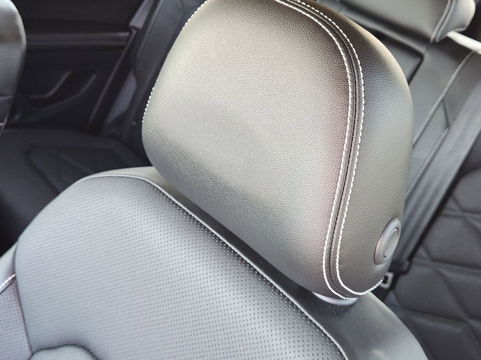 Used 2024 Volkswagen Atlas SE image 15