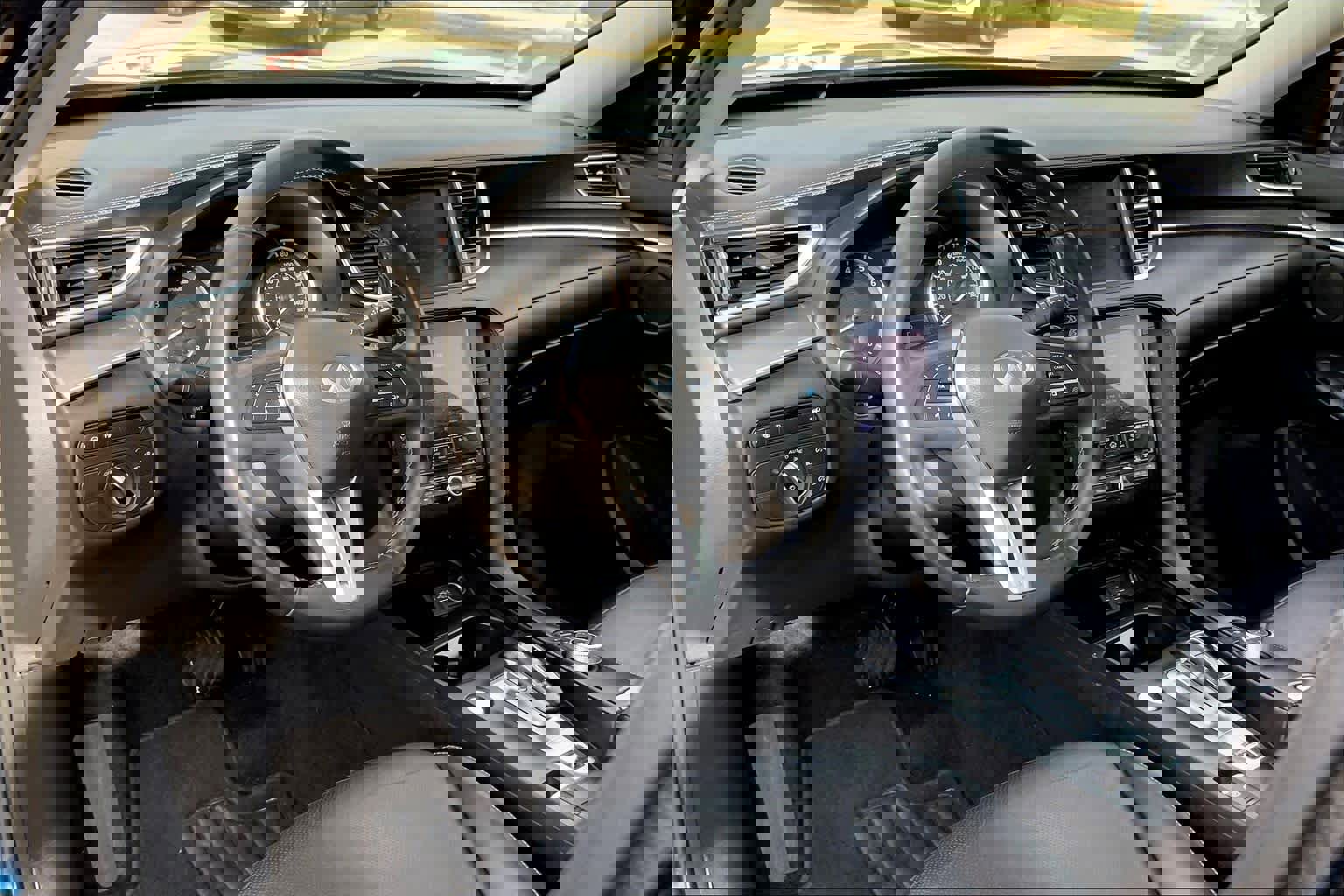 Used 2024 INFINITI QX50 Luxe image 17