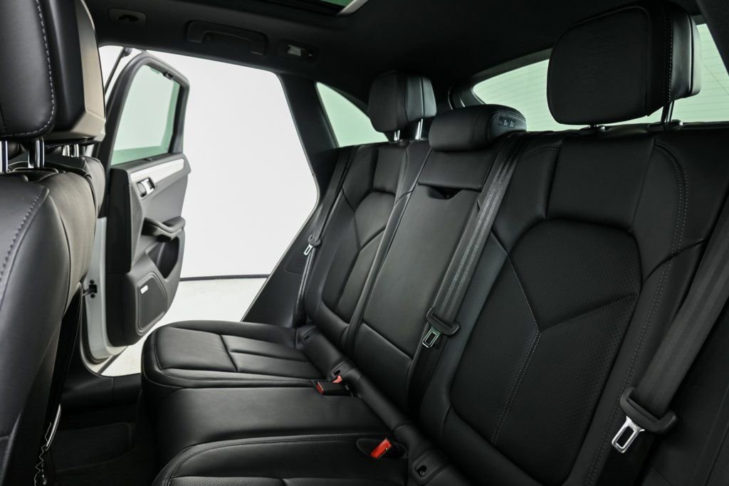 New 2026 Porsche Macan image 22
