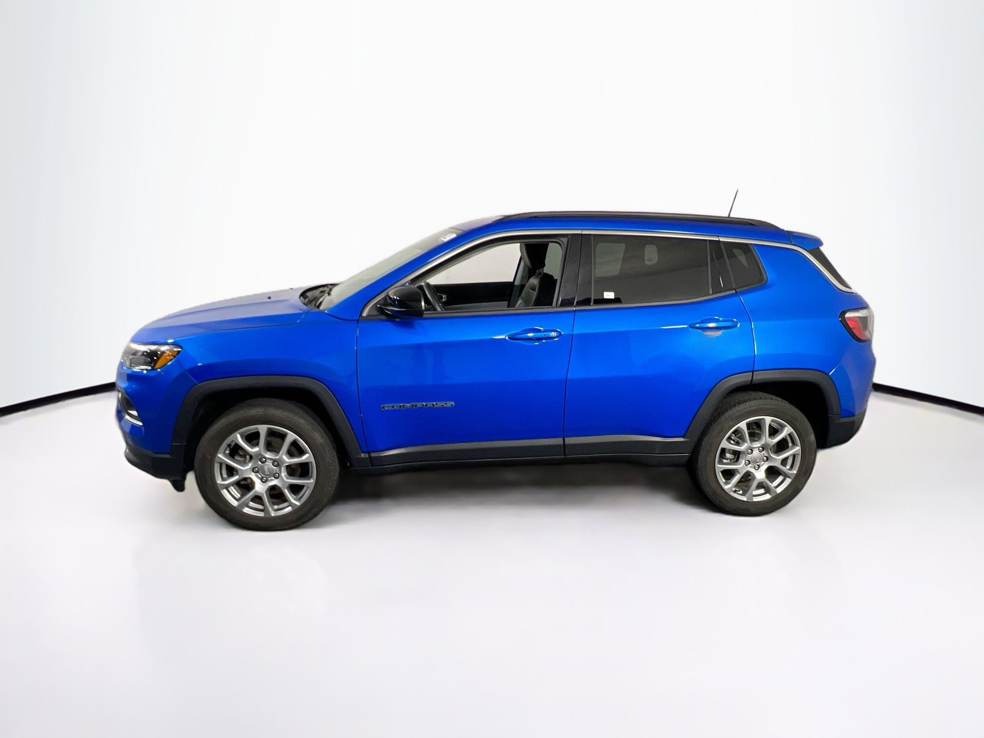 Used 2022 Jeep Compass Latitude AWD/4WD image 8