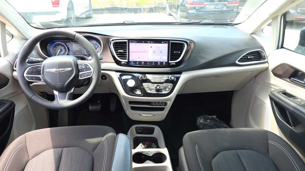 Used 2024 Chrysler Voyager LX FWD image 24