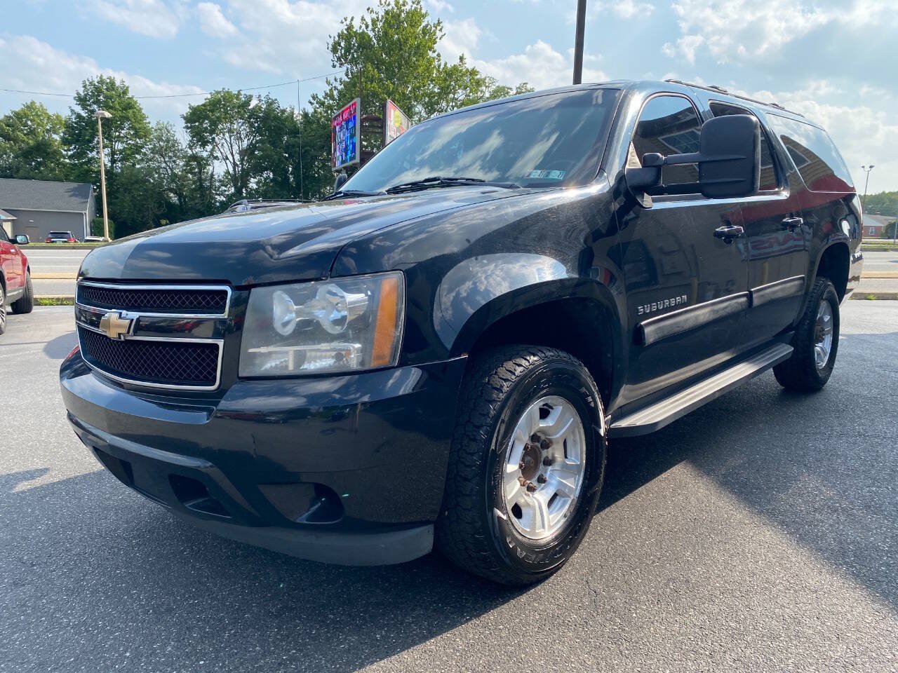 Used 2011 Chevrolet Suburban 2500 LS w/ Skid Plate Package AWD/4WD image 7