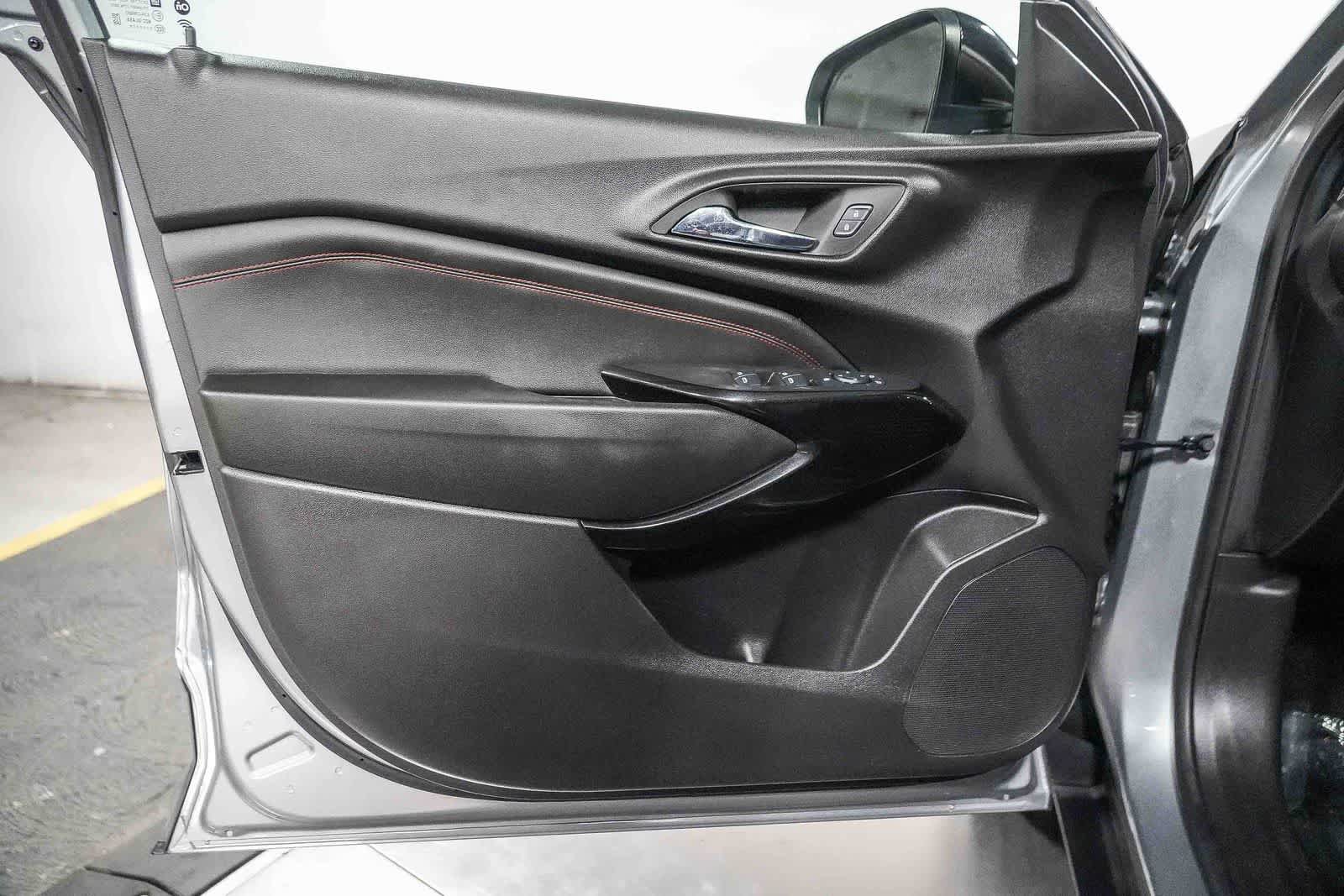 Used 2024 Chevrolet Trax RS w/ Driver Confidence Package FWD image 20