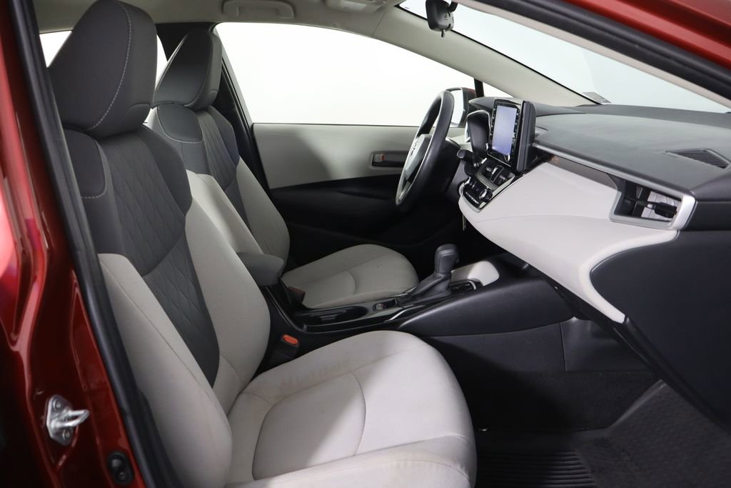 Used 2022 Toyota Corolla LE image 18