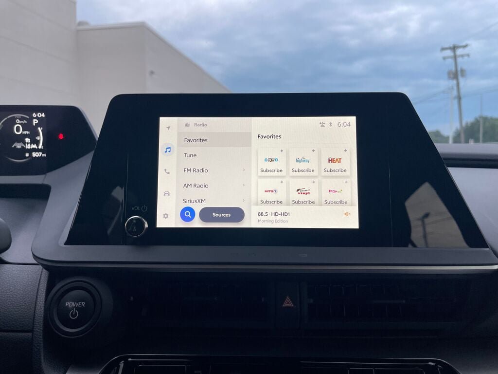 Used 2025 Toyota Prius LE FWD image 8