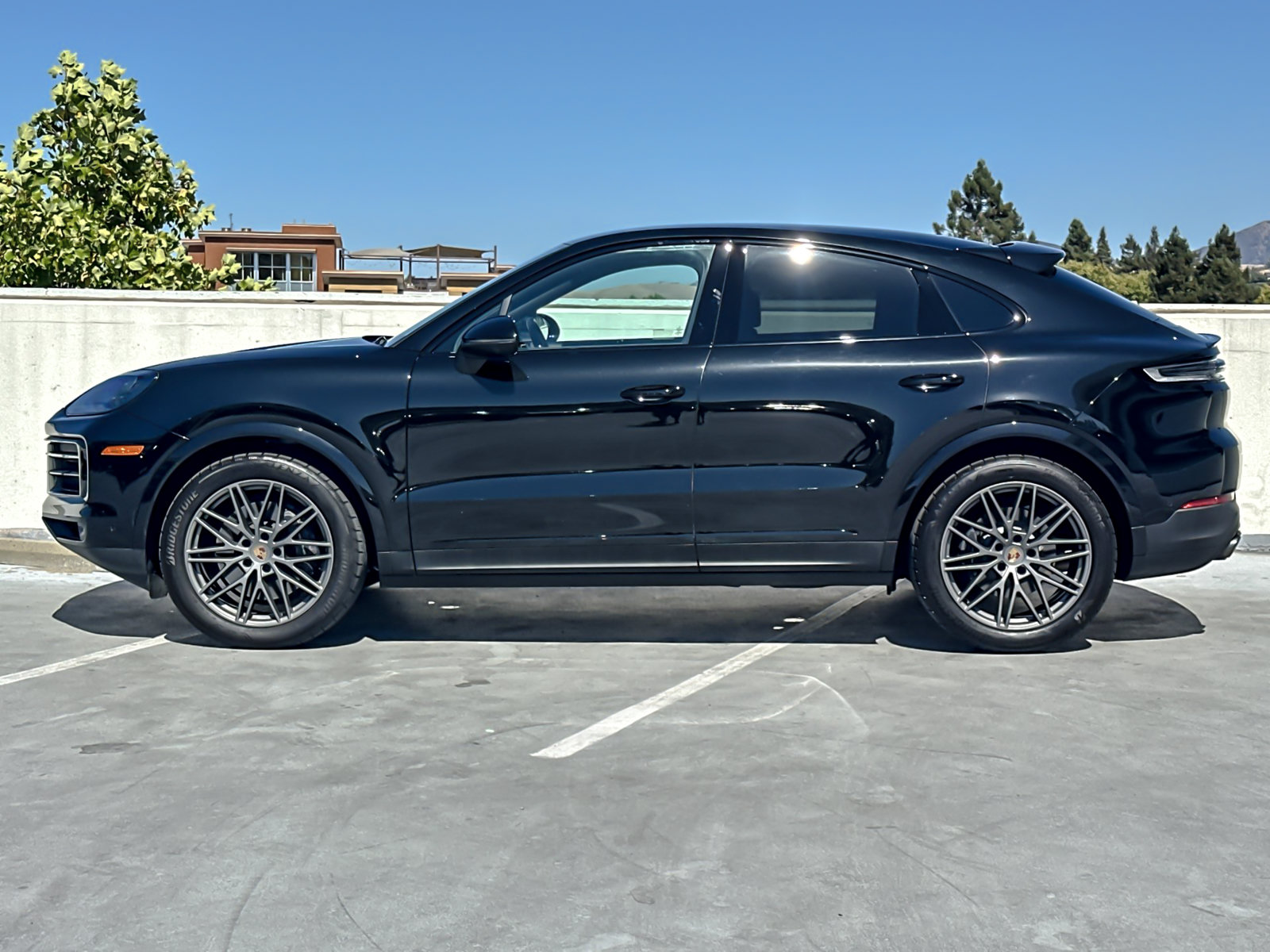 Certified 2025 Porsche Cayenne Coupe AWD/4WD image 3