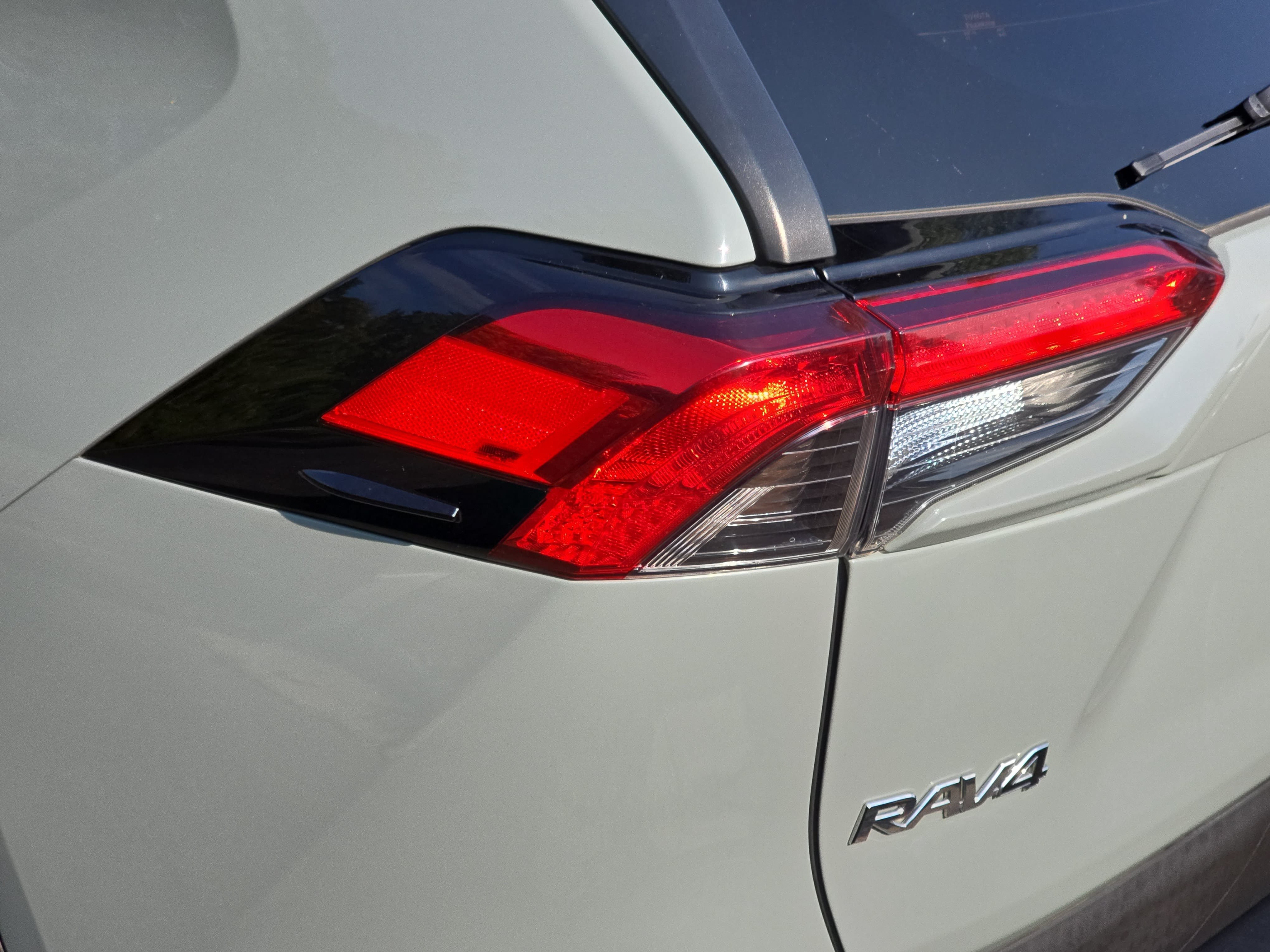 Used 2020 Toyota RAV4 XLE Premium AWD/4WD image 37