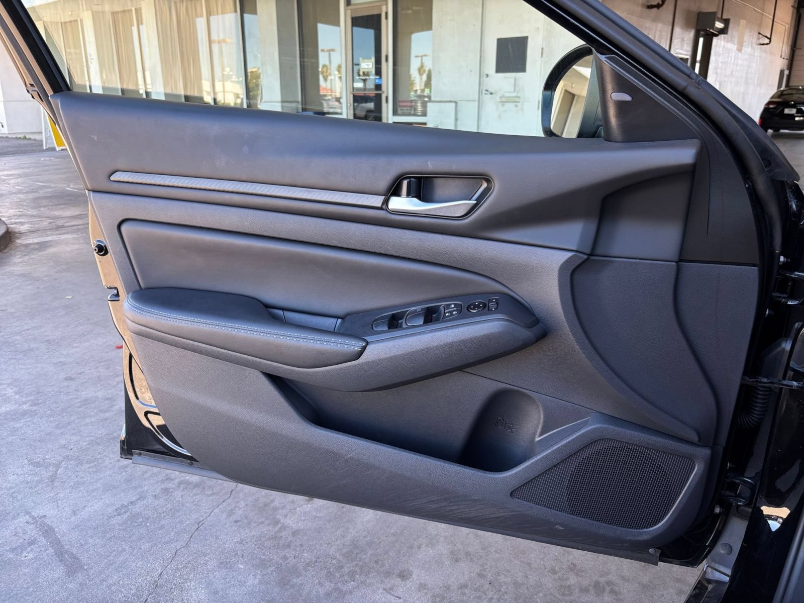 Used 2025 Nissan Altima 2.5 SV FWD image 18