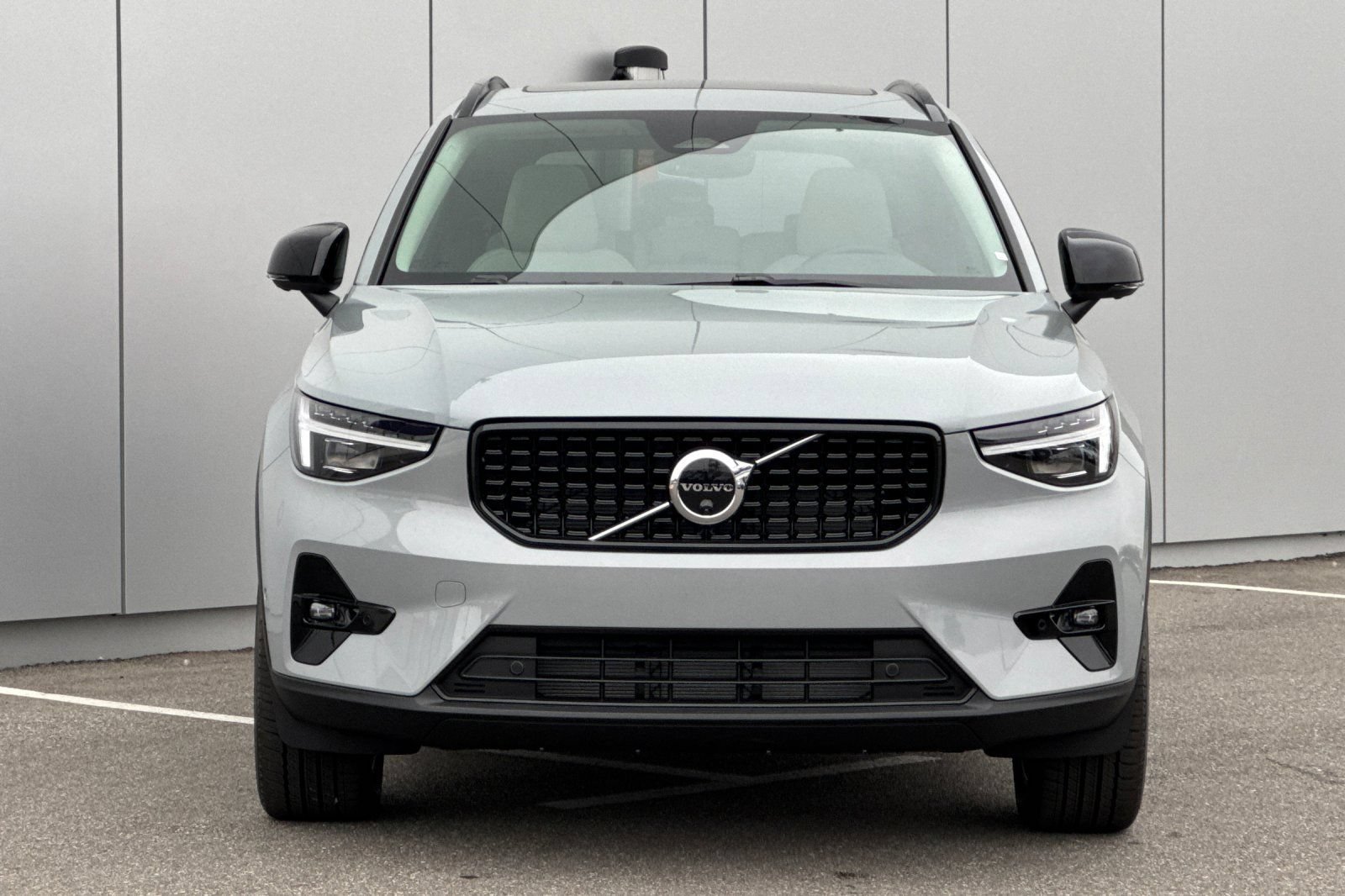 New 2026 Volvo XC40 B5 Plus w/ Protection Package Premier AWD/4WD image 8