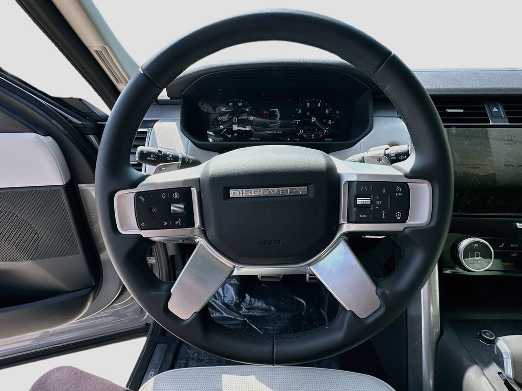 Certified 2025 Land Rover Discovery Dynamic SE AWD/4WD image 12