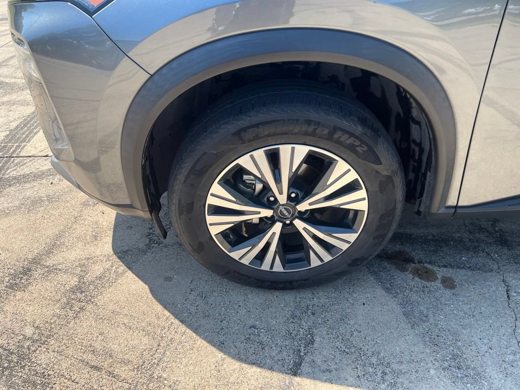 Used 2023 Nissan Rogue SV AWD/4WD image 2