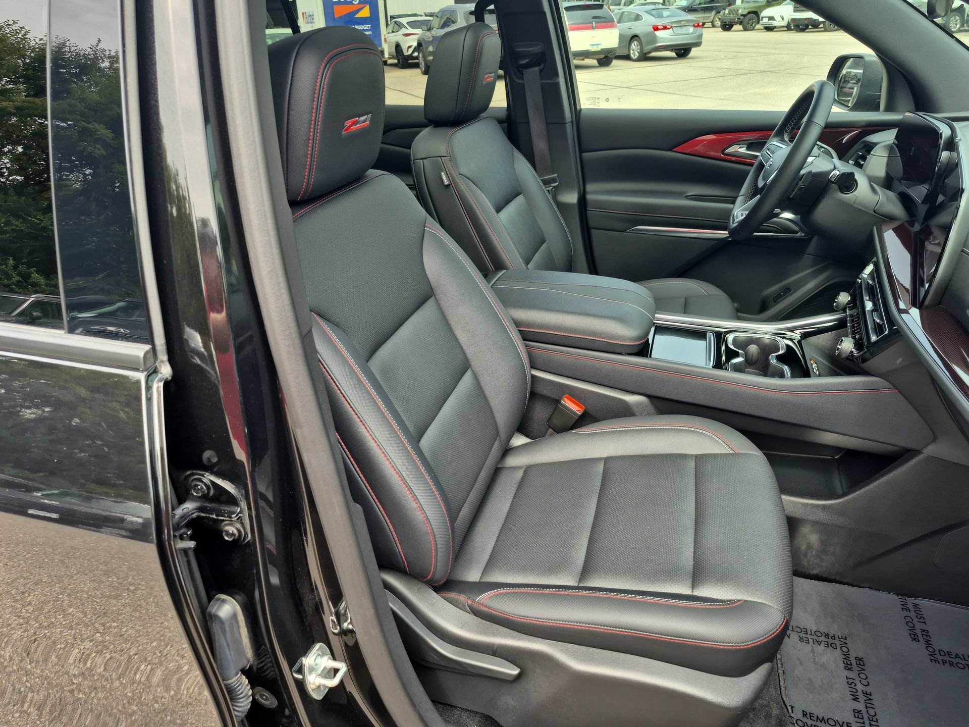Used 2025 Chevrolet Traverse Z71 w/ Driver Confidence Package AWD/4WD image 29