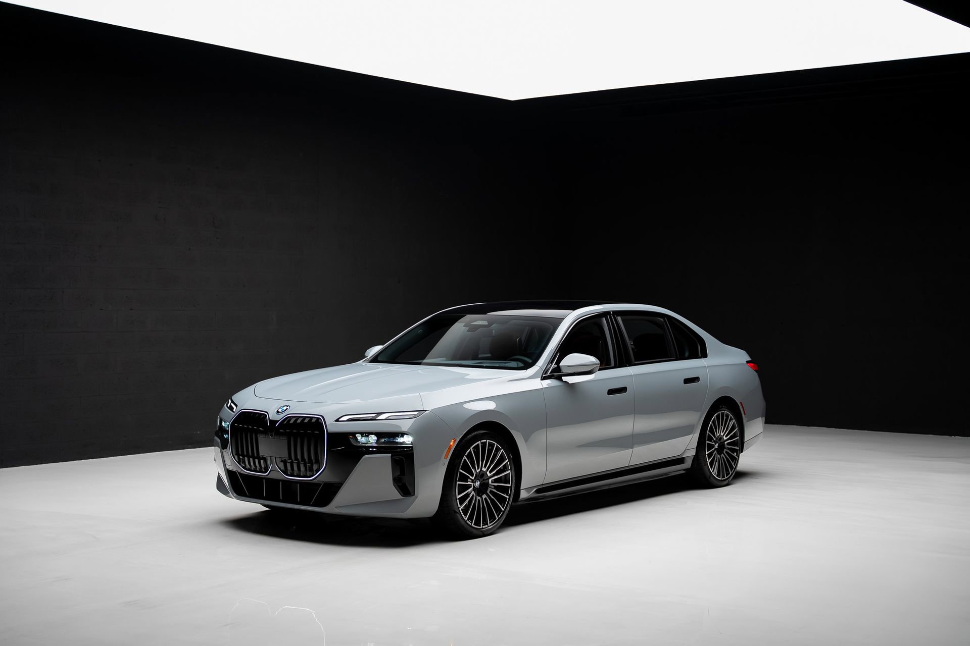 Used 2024 BMW i7 eDrive50 w/ M Sport Package image 4