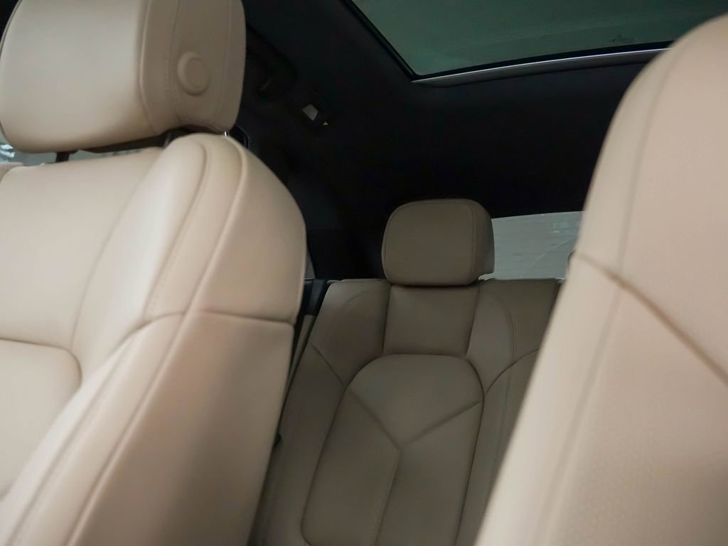 Certified 2026 Porsche Macan AWD/4WD image 35