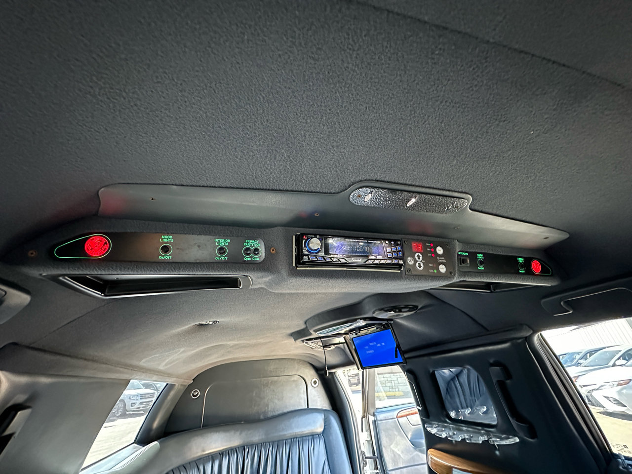 Used 2009 Cadillac DTS Limousine image 27