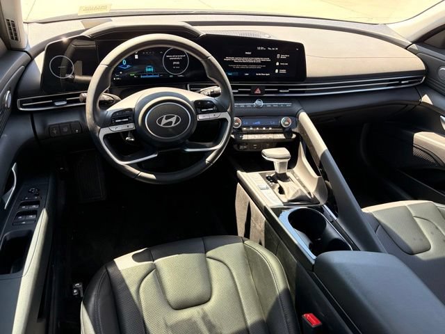 Used 2025 Hyundai Elantra Limited FWD image 10