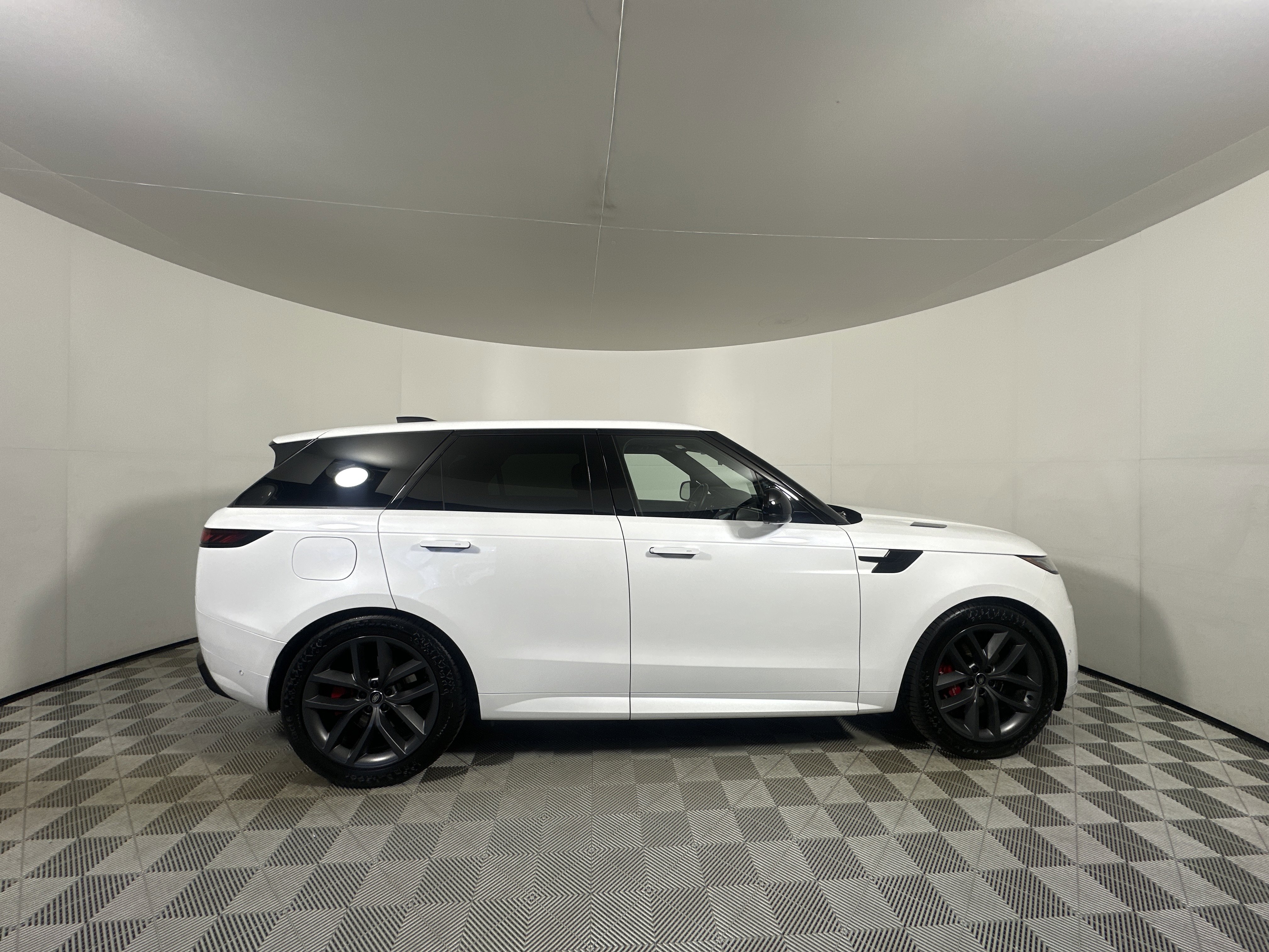 Used 2024 Land Rover Range Rover Sport Dynamic SE image 8