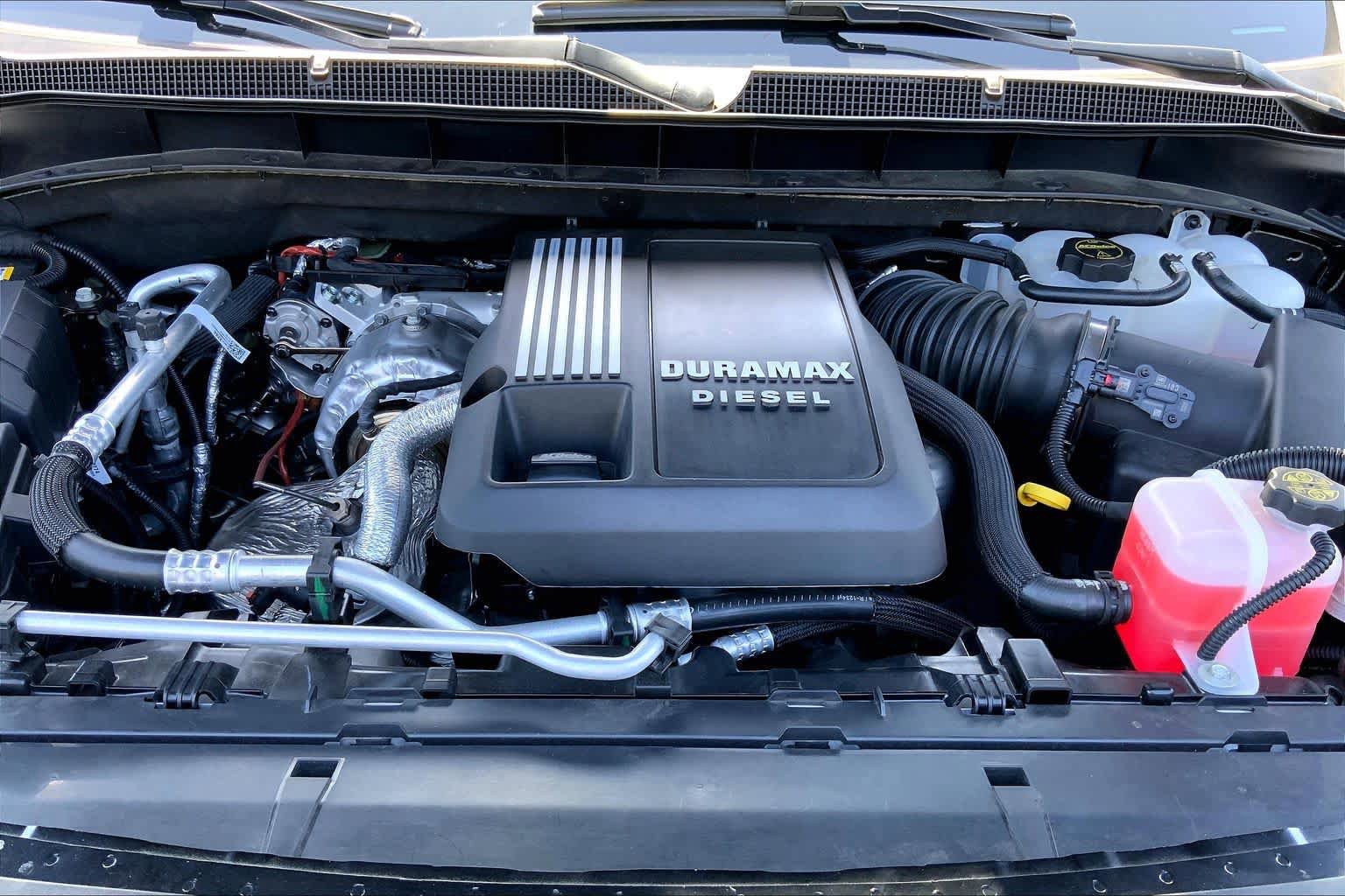 Used 2025 Chevrolet Suburban Premier RWD image 31