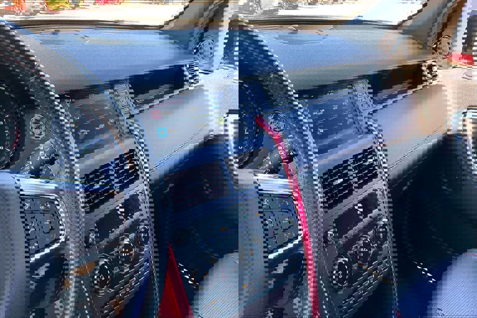 Used 2017 Land Rover Discovery Sport HSE image 5