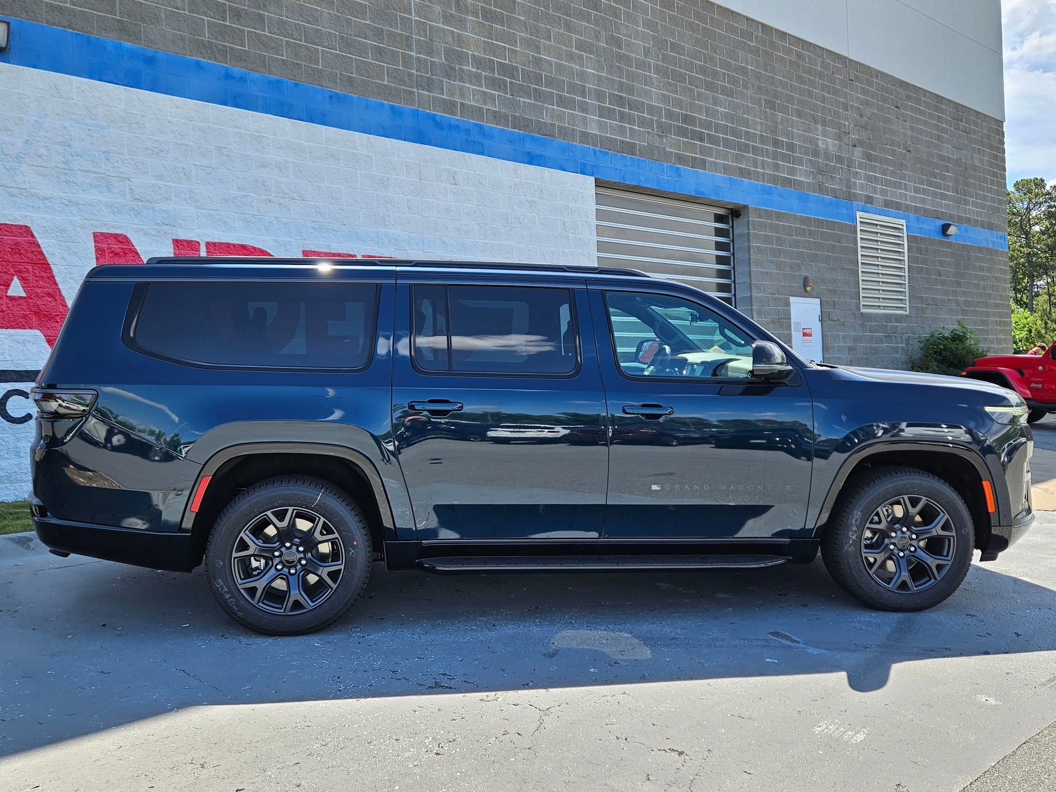 New 2026 Jeep Grand Wagoneer L Limited AWD/4WD image 8
